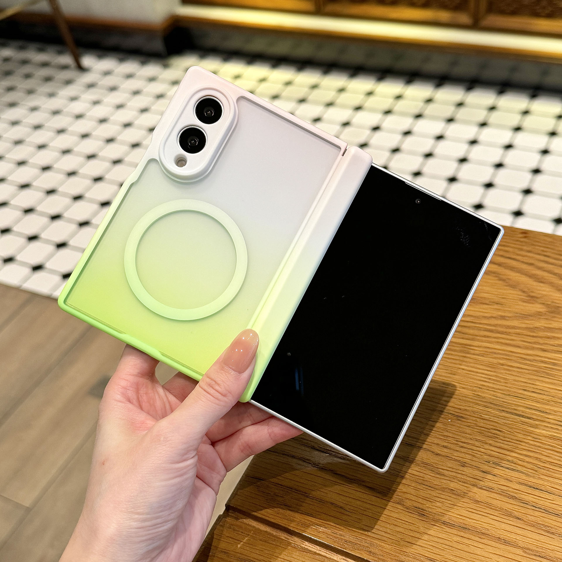 Premium Fashion Gradient Color - đánh giá và giá Gradient Color Case
