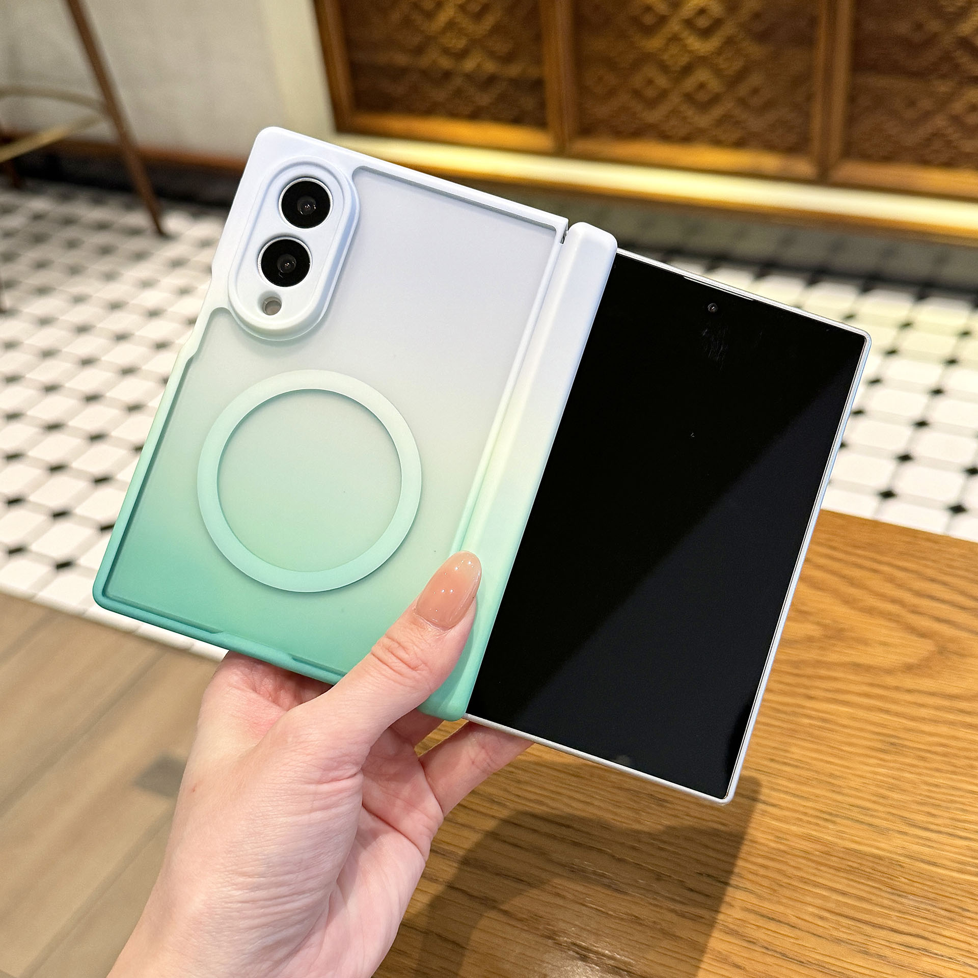 Premium Fashion Gradient Color - đánh giá và giá Gradient Color Case