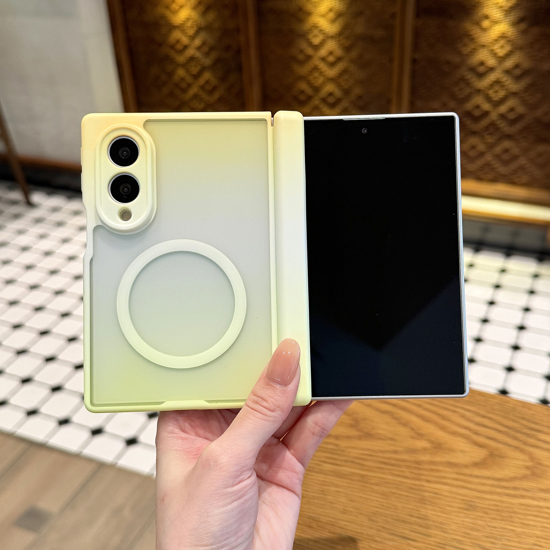 Premium Fashion Gradient Color - đánh giá và giá Gradient Color Case